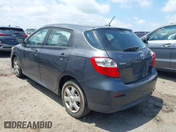2009 Toyota Matrix z VIN 2T1KU40EX9C009131, wystawiony jako IAAI lot #42478822 z przebiegiem 177 305 mil mil oraz . Historia ofert i sprzedaży dostępna na DreamBid. Obrazek 3.