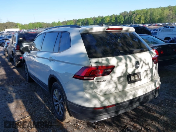 2020 Volkswagen Tiguan S z VIN 3VV1B7AX5LM010741, wystawiony jako IAAI lot #42030616 z przebiegiem 104 533 mil mil oraz . Historia ofert i sprzedaży dostępna na DreamBid. Obrazek 3.