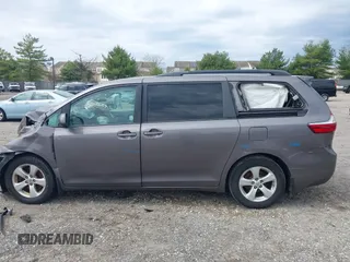 2015 Toyota Sienna LE AAS with VIN 5TDKK3DC8FS655960, listed as a IAAI auction lot 42031334 with 132,102 mi miles. Bid and sale history available at carsss.com. Image 14.