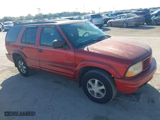 2001 Oldsmobile Bravada with VIN 1GHDT13W512108175, listed as a IAAI auction lot 41533600 with 178,558 mi miles. Bid and sale history available at carsss.com. Image 1.