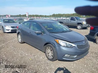 2014 Kia Forte EX with VIN KNAFX4A80E5099170, listed as a IAAI auction lot 40520284 with 172,599 mi miles. Bid and sale history available at carsss.com. Image 1.