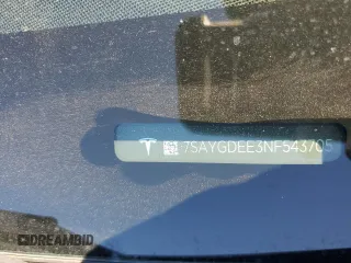 2022 Tesla Model Y Long Range z VIN 7SAYGDEE3NF543705, wystawiony jako Copart lot #50244955 z przebiegiem 59 063 mil mil oraz Szkody całkowita. Historia ofert i sprzedaży dostępna na DreamBid. Obrazek 12.