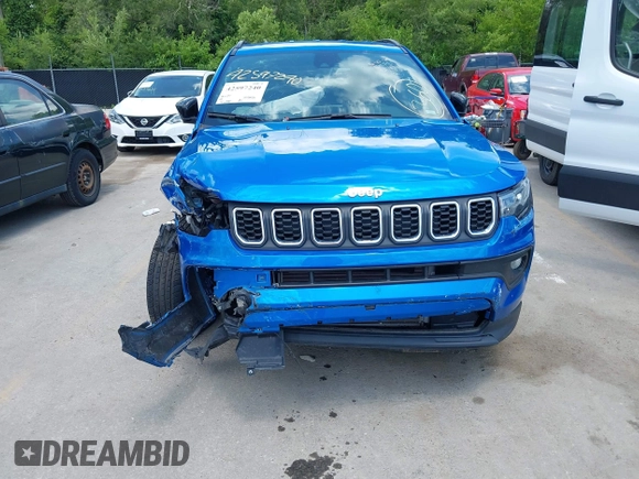2024 Jeep Compass Latitude с VIN 3C4NJDBNXRT118589, выставлен на аукционе IAAI как лот 42597240 с пробегом 32 098 миль миль и . История ставок и продаж доступна на DreamBid. Изображение 6.