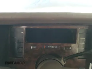 1994 Cadillac Fleetwood z VIN 1G6DW52P2RR716708, wystawiony jako Copart lot #86538194 z przebiegiem Nie podano mil oraz Czysty tytuł • Clean title. Historia ofert i sprzedaży dostępna na DreamBid. Obrazek 9.
