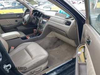 2004 Acura RL w/Navigation System with VIN JH4KA96624C003779, listed as a IAAI auction lot 39542033 with 80,018 mi miles. Bid and sale history available at carsss.com. Image 5.