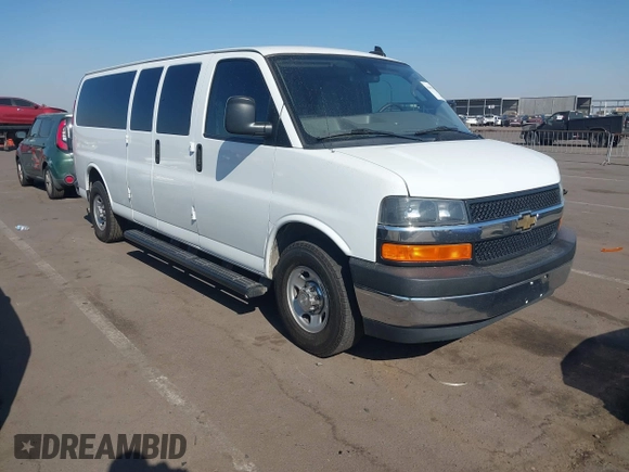 2020 Chevrolet Express Passenger LT z VIN 1GAZGPFG0L1246277, wystawiony jako IAAI lot #41466764 z przebiegiem 270 954 mil mil oraz . Historia ofert i sprzedaży dostępna na DreamBid. Obrazek 1.