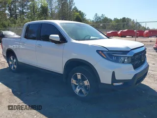 2024 Honda Ridgeline RTL z VIN 5FPYK3F54RB026656, wystawiony jako IAAI lot #41878732 z przebiegiem 15 585 mil mil oraz . Historia ofert i sprzedaży dostępna na DreamBid. Obrazek 1.