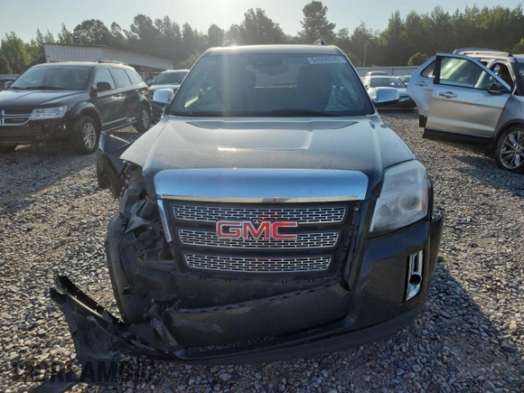 2015 GMC Terrain SLT z VIN 2GKALSEK9F6269815, wystawiony jako Copart lot #64994245 z przebiegiem 157 597 mil mil oraz Czysty tytuł • Clean title. Historia ofert i sprzedaży dostępna na DreamBid. Obrazek 5.