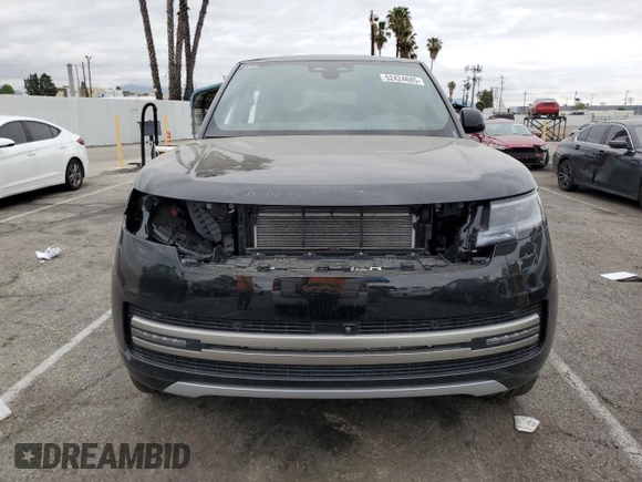 2024 Land Rover Range Rover SE z VIN SALKPBFU8RA253321, wystawiony jako Copart lot #52424685 z przebiegiem 10 418 mil mil oraz Szkoda całkowita • Salvage title. Historia ofert i sprzedaży dostępna na DreamBid. Obrazek 5.