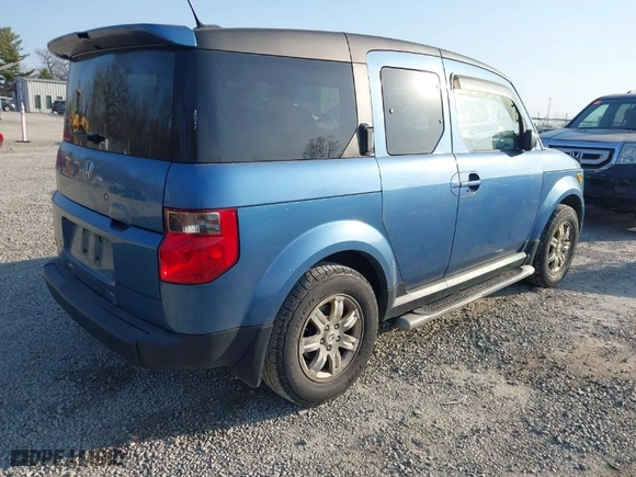 2008 Honda Element EX with VIN 5J6YH28718L010646, listed as a IAAI auction lot 41783630 with 233,084 mi miles. Bid and sale history available at carsss.com. Image 4.
