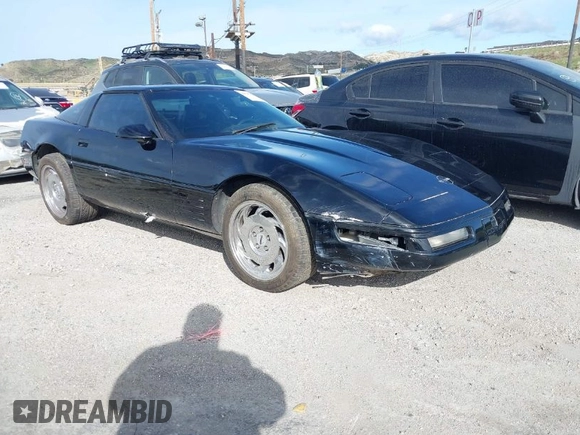 1992 Chevrolet Corvette z VIN 1G1YY23P7N5115133, wystawiony jako IAAI lot #41797315 z przebiegiem 138 579 mil mil oraz . Historia ofert i sprzedaży dostępna na DreamBid. Obrazek 1.