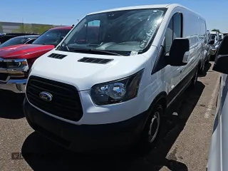2019 Ford Transit z VIN 1FTYE1YM5KKB87003, wystawiony jako IAAI lot #42610488 z przebiegiem 106 642 mil mil oraz . Historia ofert i sprzedaży dostępna na DreamBid. Obrazek 5.