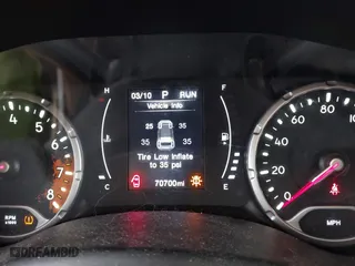 2017 Jeep Renegade Altitude with VIN ZACCJABB1HPF97308, listed as a IAAI auction lot 41768981 with 70,700 mi miles. Bid and sale history available at carsss.com. Image 7.