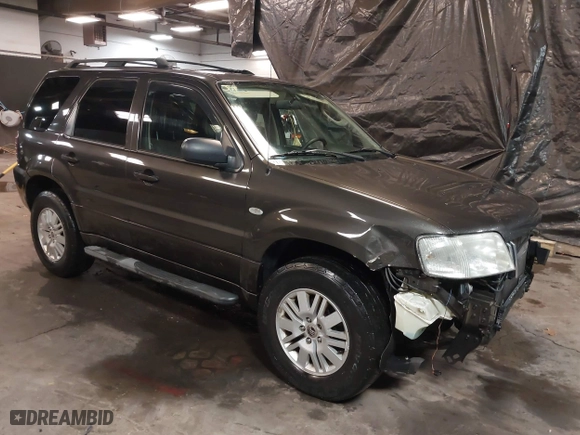 2005 Mercury Mariner Luxury with VIN 4M2YU57115DJ31547, listed as a IAAI auction lot 41565468 with 68,061 mi miles. Bid and sale history available at carsss.com. Image 1.