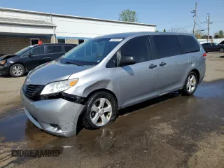 2011 Toyota Sienna z VIN 5TDZK3DC1BS024900, wystawiony jako Copart lot #54920345 z przebiegiem 222 017 mil mil oraz Szkoda całkowita • Salvage title. Historia ofert i sprzedaży dostępna na DreamBid. Obrazek 1.