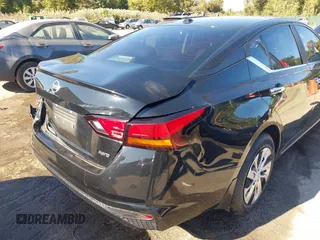 2019 Nissan Altima 2.5 S with VIN 1N4BL4BW6KC189236, listed as a IAAI auction lot 40638145 with 147,457 mi miles. Bid and sale history available at carsss.com. Image 17.