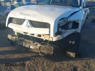 2006 Mitsubishi Raider Duro Cross with VIN 1Z7HC38K36S576409, listed as a IAAI auction lot 41410982 with 152,476 mi miles. Bid and sale history available at carsss.com. Image 6.