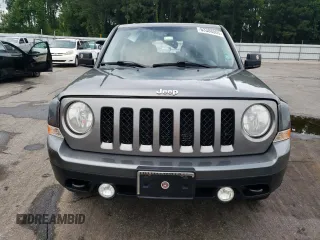 2014 Jeep Patriot Latitude z VIN 1C4NJRFB7ED501578, wystawiony jako Copart lot #63308005 z przebiegiem 76 100 mil mil oraz Szkoda całkowita • Salvage title. Historia ofert i sprzedaży dostępna na DreamBid. Obrazek 5.