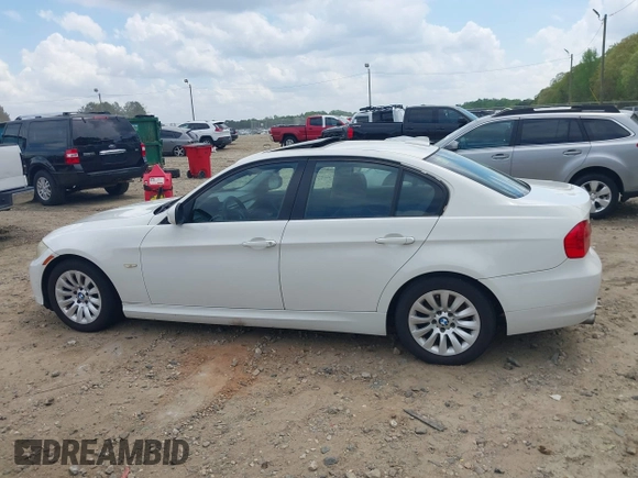 2009 BMW 3 Series 328i with VIN WBAPH77559NL83531, listed as a IAAI auction lot 41968727 with 159,755 mi miles. Bid and sale history available at carsss.com. Image 15.