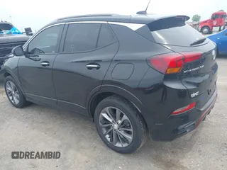 2023 Buick Encore GX Select z VIN KL4MMDSL6PB037101, wystawiony jako IAAI lot #39448386 z przebiegiem Nie podano mil oraz . Historia ofert i sprzedaży dostępna na DreamBid. Obrazek 3.