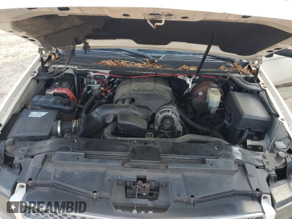 2008 Chevrolet Suburban LTZ z VIN 1GNFC16048R228113, wystawiony jako Copart lot #44743795 z przebiegiem 252 236 mil mil oraz Szkoda całkowita • Salvage title. Historia ofert i sprzedaży dostępna na DreamBid. Obrazek 12.