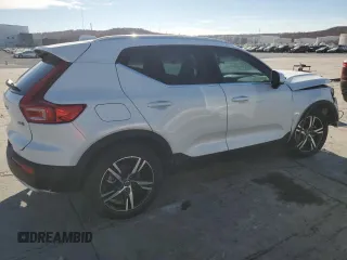 2023 Volvo XC40 Plus Bright Theme with VIN YV4L12UE0P2042286, listed as a Copart auction lot 83901364 with 42,235 mi miles and Clean Title. Bid and sale history available at carsss.com. Image 3.