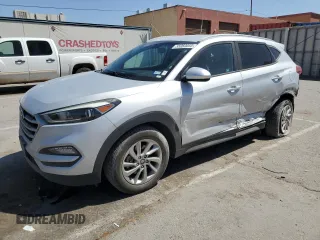 2017 Hyundai Tucson SE z VIN KM8J33A43HU452376, wystawiony jako Copart lot #55060055 z przebiegiem 86 030 mil mil oraz Szkoda całkowita • Salvage title. Historia ofert i sprzedaży dostępna na DreamBid. Obrazek 1.