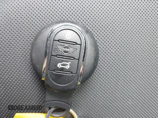2023 MINI Hardtop 4 Door Cooper Classic z VIN WMW33DK03P2S67119, wystawiony jako IAAI lot #42095145 z przebiegiem 15 346 mil mil oraz . Historia ofert i sprzedaży dostępna na DreamBid. Obrazek 11.