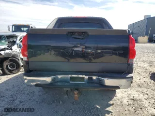 2005 Chevrolet Avalanche Z71 with VIN 3GNEK12ZX5G233380, listed as a Copart auction lot 50586205 with 140,828 mi miles and Clean Title. Bid and sale history available at carsss.com. Image 6.