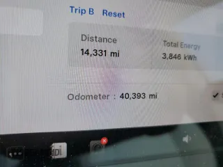 2020 Tesla Model 3 Standard Range Plus z VIN 5YJ3E1EA9LF606716, wystawiony jako Copart lot #52807955 z przebiegiem 40 393 mil mil oraz Szkoda całkowita • Salvage title. Historia ofert i sprzedaży dostępna na DreamBid. Obrazek 9.