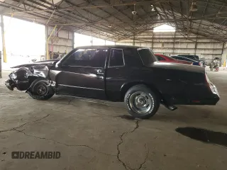 1987 Chevrolet Monte Carlo z VIN 1G1GZ11H6HR117922, wystawiony jako Copart lot #45329575 z przebiegiem 49 753 mil mil oraz Tytuł czysty. Historia ofert i sprzedaży dostępna na DreamBid. Obrazek 2.