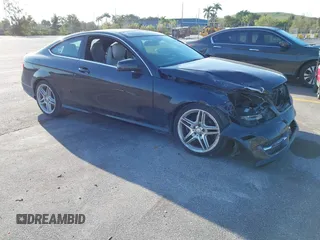 2013 Mercedes-Benz C 250 z VIN WDDGJ4HB5DG085073, wystawiony jako IAAI lot #41696760 z przebiegiem 196 802 mil mil oraz . Historia ofert i sprzedaży dostępna na DreamBid. Obrazek 1.