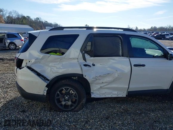 2025 Honda Pilot TrailSport with VIN 5FNYG1H63SB051817, listed as a IAAI auction lot 41434021 with 895 mi miles. Bid and sale history available at carsss.com. Image 6.