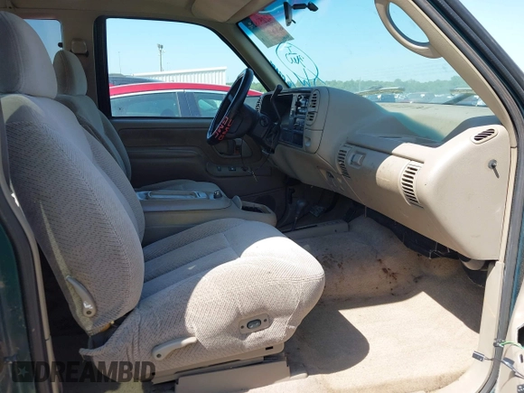 1996 GMC Sierra 1500 z VIN 1GTEK19R6TE514322, wystawiony jako IAAI lot #42253821 z przebiegiem 190 491 mil mil oraz . Historia ofert i sprzedaży dostępna na DreamBid. Obrazek 5.