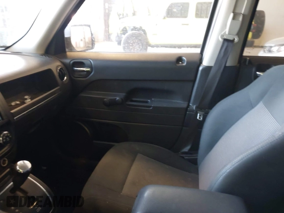 2016 Jeep Patriot Sport z VIN 1C4NJPBA2GD529003, wystawiony jako IAAI lot #42127852 z przebiegiem 53 153 mil mil oraz . Historia ofert i sprzedaży dostępna na DreamBid. Obrazek 5.