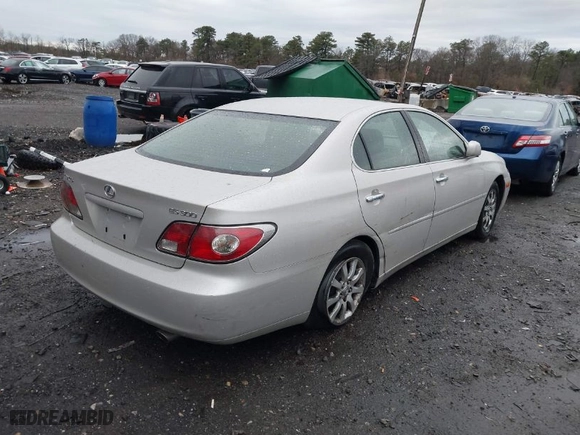 2002 Lexus ES 300 with VIN JTHBF30G920014180, listed as a IAAI auction lot 41891920 with 196,984 mi miles. Bid and sale history available at carsss.com. Image 4.