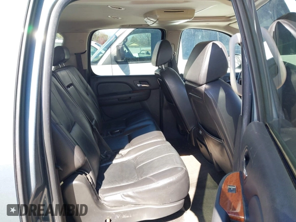 2008 GMC Yukon XL Commercial z VIN 1GKFK163X8J238038, wystawiony jako IAAI lot #41948195 z przebiegiem 53 475 mil mil oraz . Historia ofert i sprzedaży dostępna na DreamBid. Obrazek 8.