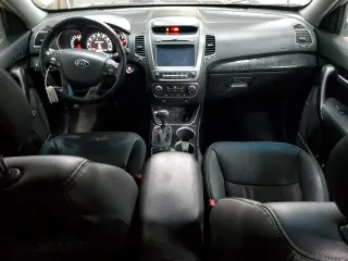 2014 Kia Sorento LX с VIN 5XYKT4A66EG492464, выставлен на аукционе Copart как лот 60675765 с пробегом 145 898 миль миль и Чистый • Clean title. История ставок и продаж доступна на DreamBid. Изображение 8.
