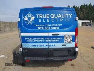 2023 Ford Transit Cargo z VIN 1FTBR1Y85PKC03205, wystawiony jako IAAI lot #42113154 z przebiegiem 17 338 mil mil oraz . Historia ofert i sprzedaży dostępna na DreamBid. Obrazek 16.