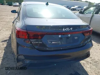 2024 Kia Forte LXS z VIN 3KPF24AD8RE709311, wystawiony jako IAAI lot #42001871 z przebiegiem 22 642 mil mil oraz . Historia ofert i sprzedaży dostępna na DreamBid. Obrazek 16.