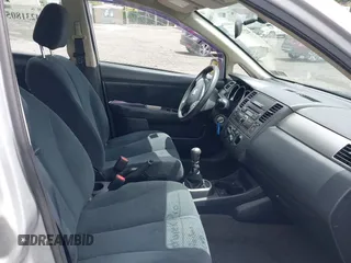 2010 Nissan Versa S z VIN 3N1BC1CP2AL403046, wystawiony jako IAAI lot #42318055 z przebiegiem 154 244 mil mil oraz . Historia ofert i sprzedaży dostępna na DreamBid. Obrazek 5.