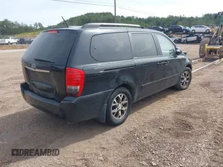 2014 Kia Sedona LX with VIN KNDMG4C7XE6586613, listed as a IAAI auction lot 41597187 with 211,851 mi miles. Bid and sale history available at carsss.com. Image 4.