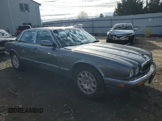 2003 Jaguar XJ 8 z VIN SAJDA14C83LF55424, wystawiony jako Copart lot #86324864 z przebiegiem 110 244 mil mil oraz Szkoda całkowita • Salvage title. Historia ofert i sprzedaży dostępna na DreamBid. Obrazek 4.