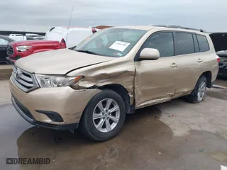 2011 Toyota Highlander with VIN 5TDZK3EH3BS038579, listed as a IAAI auction lot 37866988 with 128,956 mi miles. Bid and sale history available at carsss.com. Image 2.