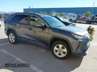 2021 Toyota RAV4 XLE with VIN 2T3W1RFV0MC152913, listed as a IAAI auction lot 41871718 with 17,037 mi miles. Bid and sale history available at carsss.com. Image 1.