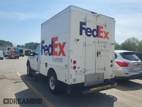 2013 Ford F-250 XL z VIN 1FDBF2B68DEB48275, wystawiony jako IAAI lot #42512434 z przebiegiem 434 130 mil mil oraz . Historia ofert i sprzedaży dostępna na DreamBid. Obrazek 52.