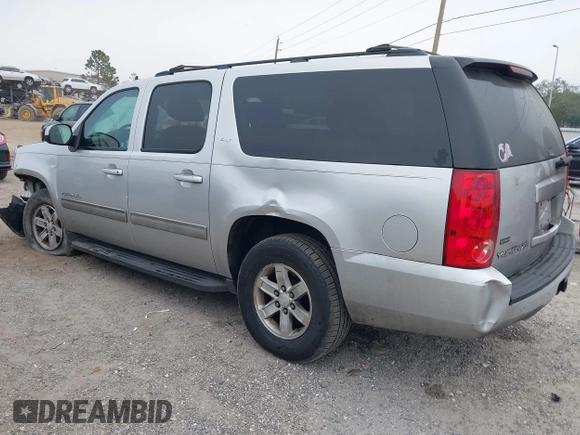 2014 GMC Yukon XL SLT with VIN 1GKS1KE08ER188302, listed as a IAAI auction lot 41531485 with 196,810 mi miles. Bid and sale history available at carsss.com. Image 3.