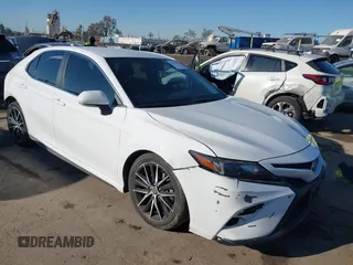 2022 Toyota Camry SE z VIN 4T1G11AK8NU651762, wystawiony jako IAAI lot #41645202 z przebiegiem 30 536 mil mil oraz . Historia ofert i sprzedaży dostępna na DreamBid. Obrazek 1.