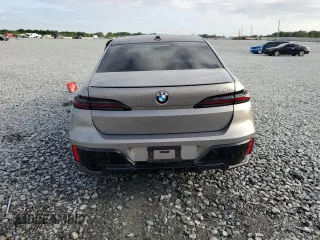 2024 BMW 7 Series 740i z VIN WBA23EH08RCS95536, wystawiony jako Copart lot #52499895 z przebiegiem 3 826 mil mil oraz Nie do naprawy • Non repairable. Historia ofert i sprzedaży dostępna na DreamBid. Obrazek 6.