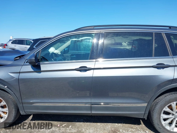 2018 Volkswagen Tiguan SEL with VIN 3VV2B7AX8JM088223, listed as a IAAI auction lot 42547747 with 105,423 mi miles and . Bid and sale history available at DreamBid. Image 15.